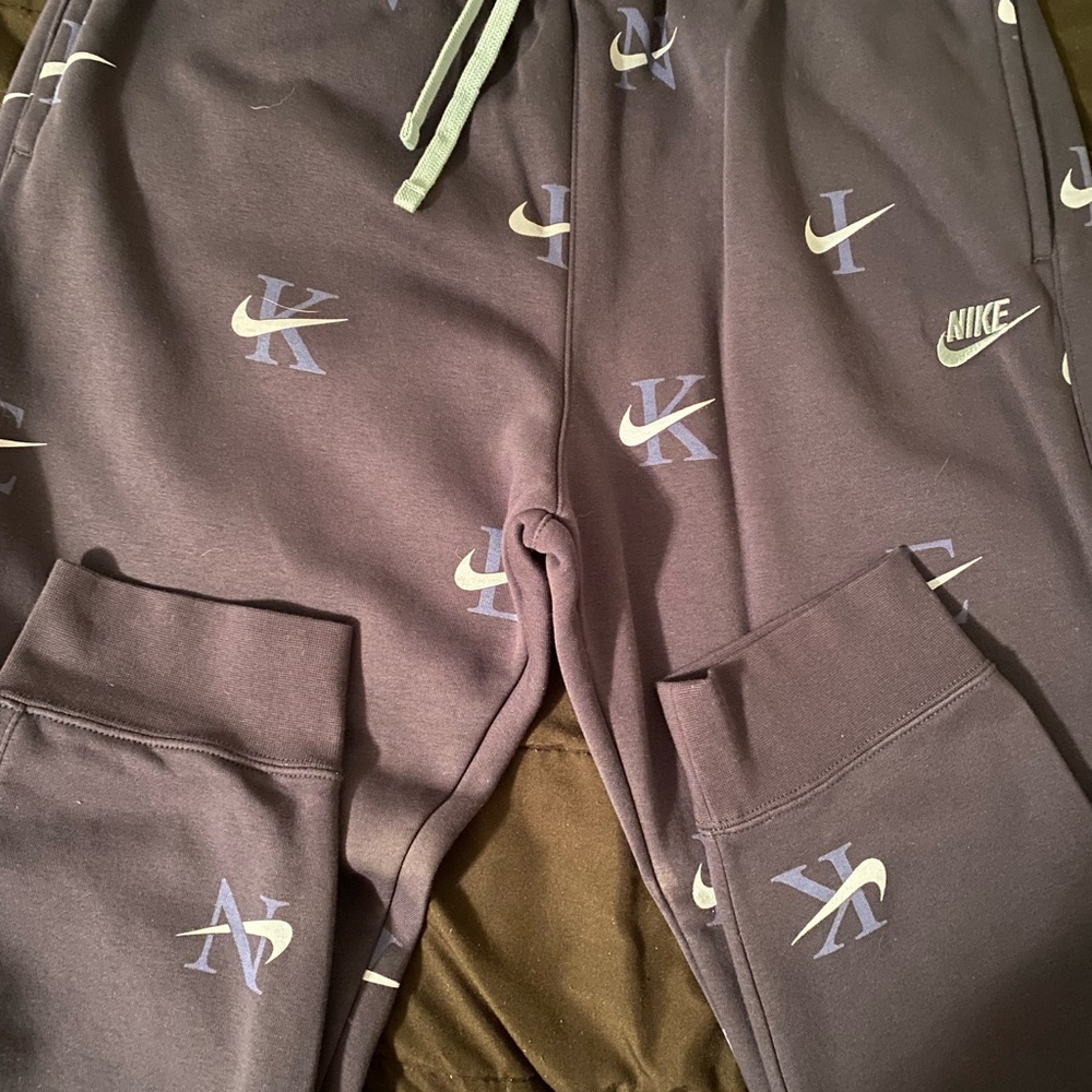 Mens Joggers -Large- New- Never Worn